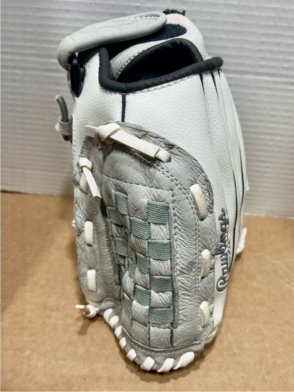 Rawlings Players Series Youth Fastpitch Softball Glove Gray White 12” RHT - Picture 8 of 9